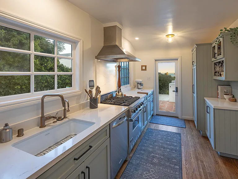 1109 Cliff Dr — Photo 18