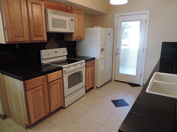 3rd image of 1101 N Dakota St