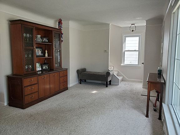 5th image of 1621 Woodhurst Ave