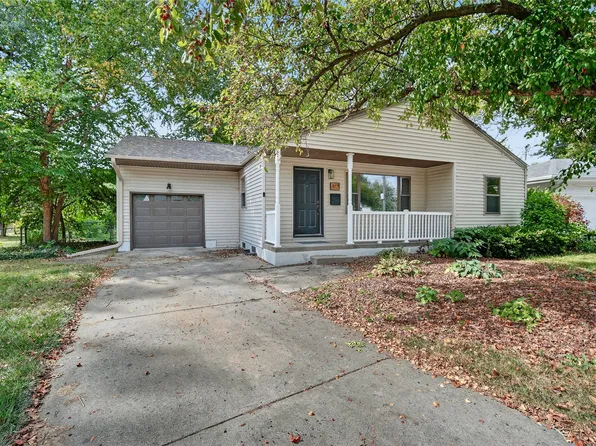 817 Ashmoore Cir, West Des Moines, IA 50265