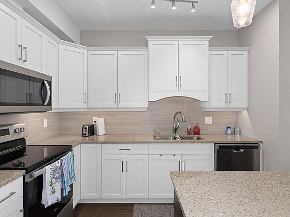 3rd image of 1165 Sutherland Ave #410