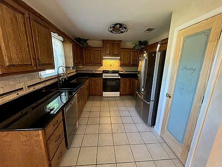 5th image of 1711 Provost Cir