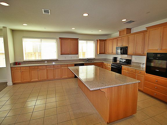 5th image of 1164 Como Dr