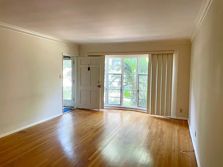 3200 Rowena Ave — Photo 6