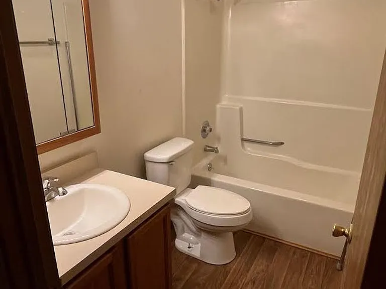 Two bedroom, 1 bathroom, patio — Photo 9