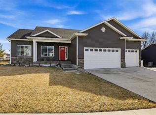 225 Meadow Breeze Ln, Center Point, IA 52213