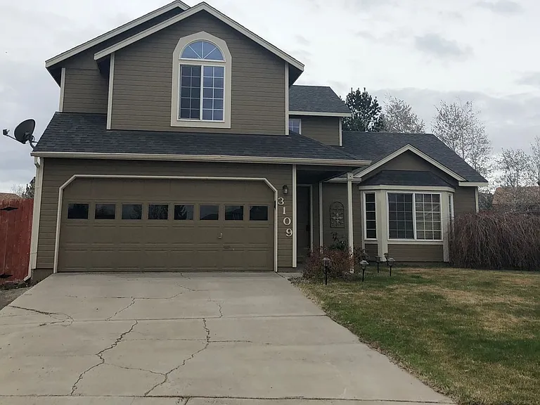 3109 NE Cromwell Ct — Photo 1