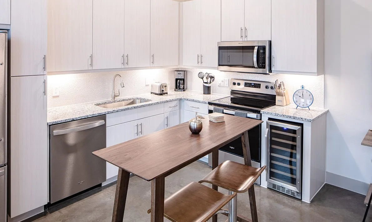 Studio, 600 sqft, $1,360 — Photo 1