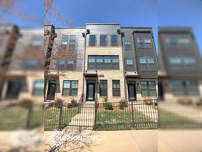 462 W Tremont Ave