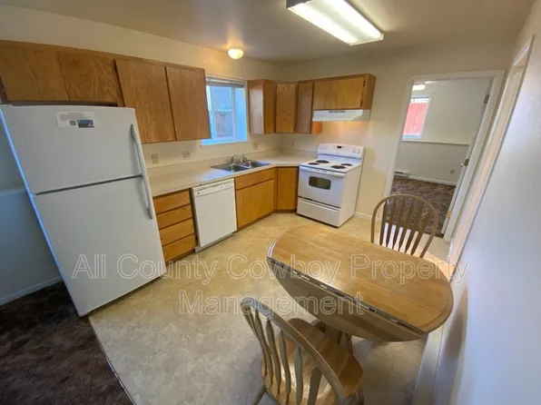 1665 N 5th St APT 102, Laramie, WY 82072