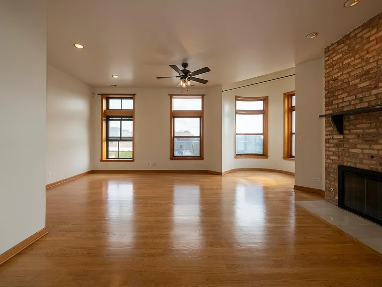 1166 W Grand Ave #3 — Photo 21