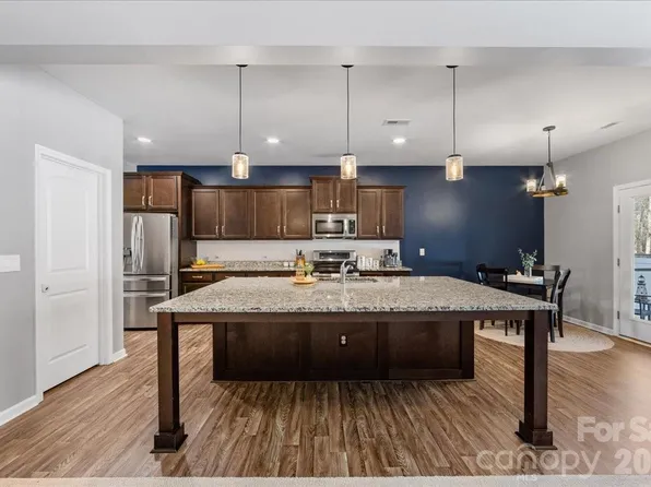 154 Sutters Mill Dr, Troutman, NC 28166