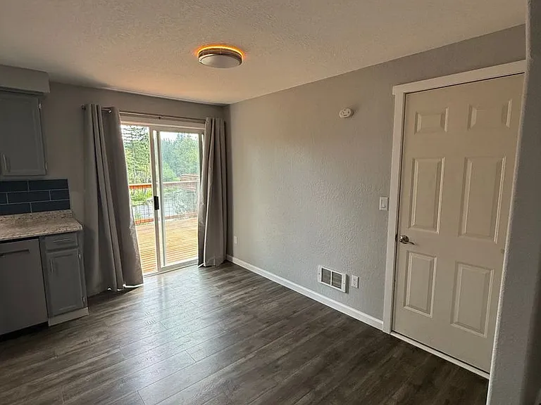 1871 Lake Dr — Photo 9