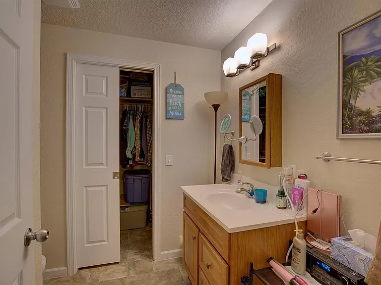 1694 Cloverlawn Dr — Photo 6