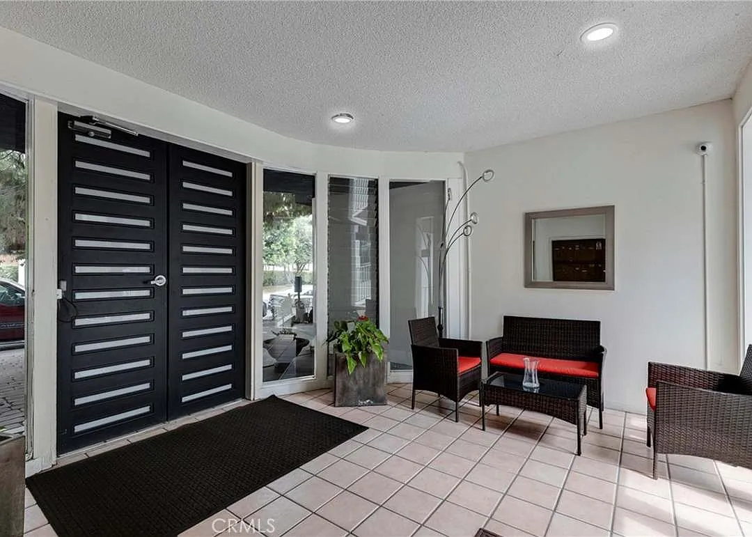 2 bed, 1184 sqft, $3,250 — Photo 1