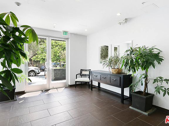 3rd image of 7133 Hawthorn Ave APT 305