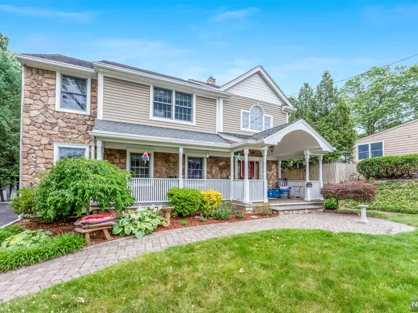 343 Ross Rd, Paramus, NJ 07652