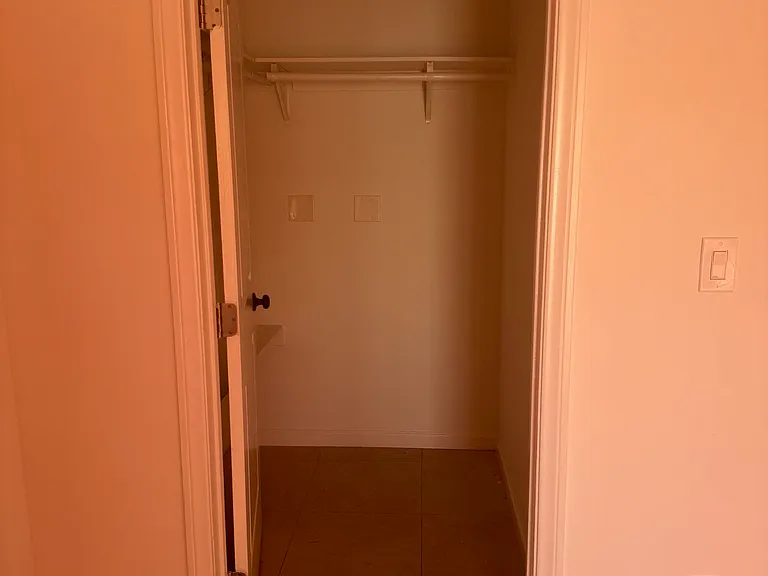Raymond Ave — Photo 13