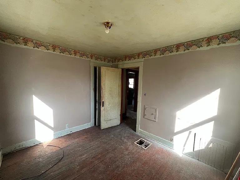 1553 E Hickory St — Photo 11
