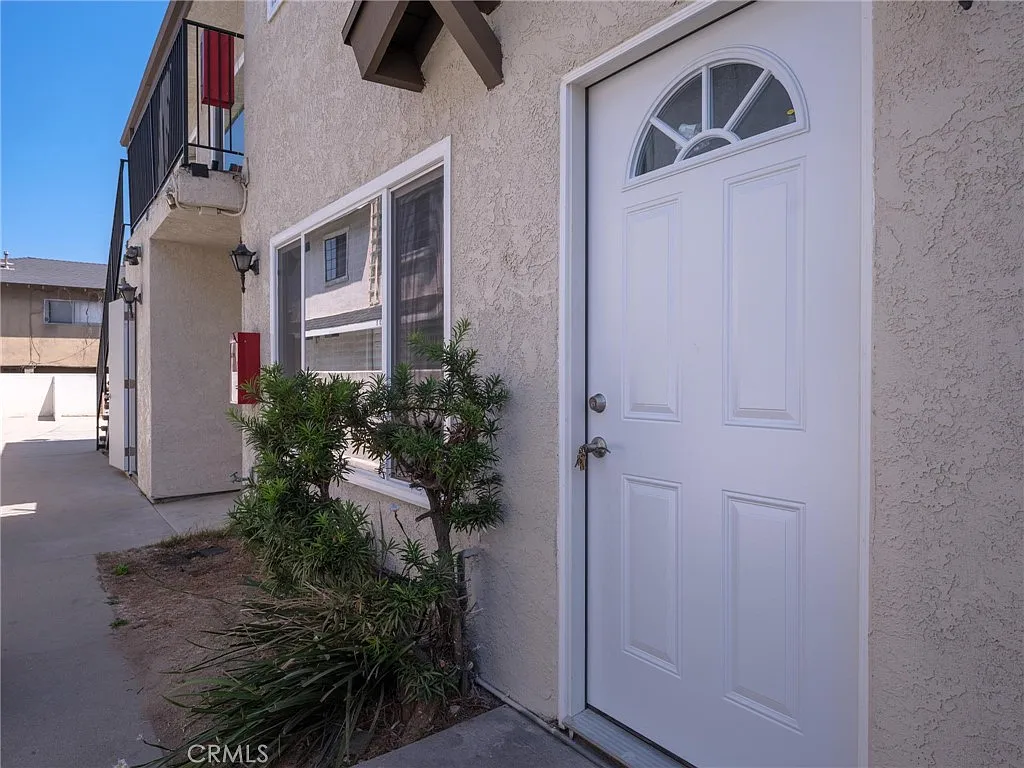 2 bed, 850 sqft, $2,600 — Photo 1
