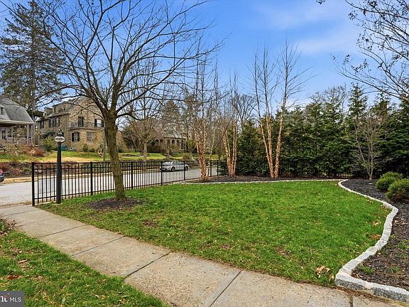 3rd image of 507 Murdoch Rd