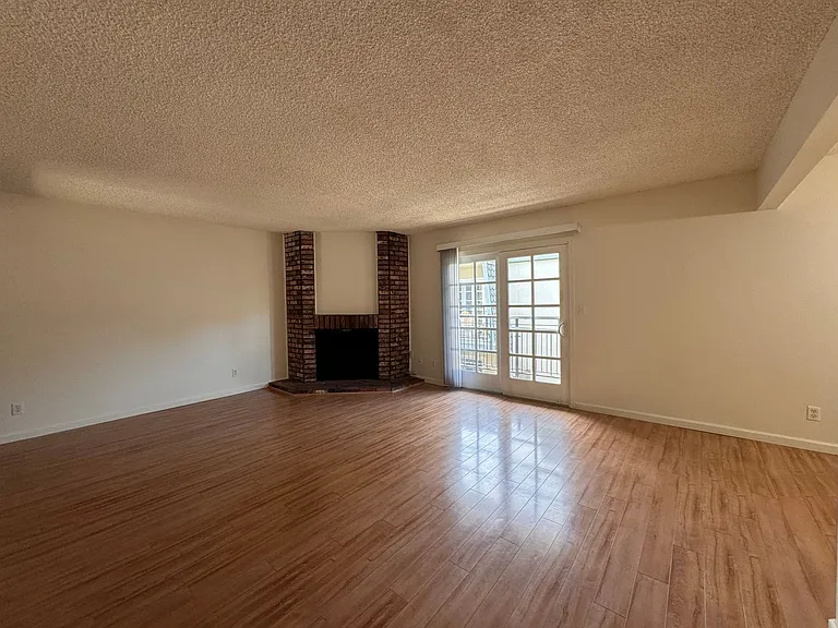 541 - 551 Morse Ave - Laurelwood — Photo 10