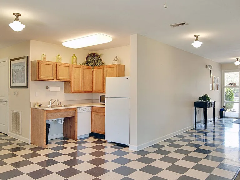 Ridgecrest Apartments — Photo 7