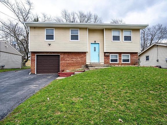 2nd image of 10048 Sturgeon Ln