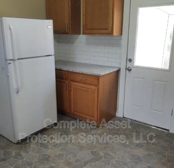 306 Cable St — Photo 6