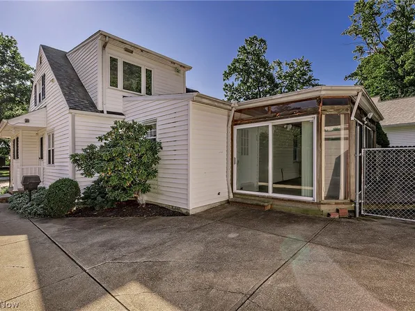 1016 Lander Rd, Highland Heights, OH 44143
