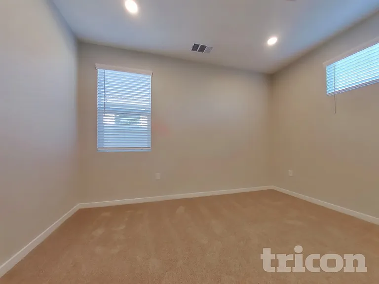 1734 Lorraine Ave — Photo 9