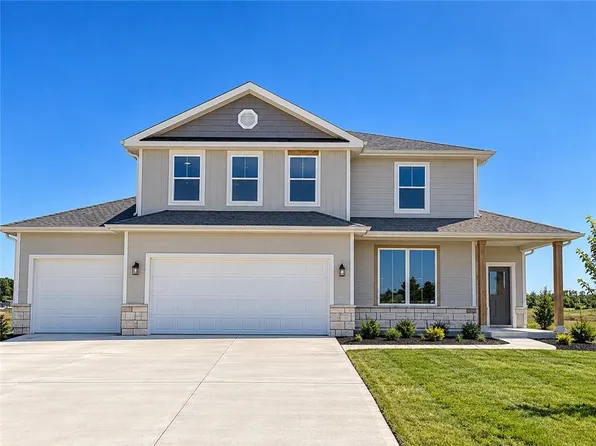 707 SW 6th Ter, Oak Grove, MO 64075