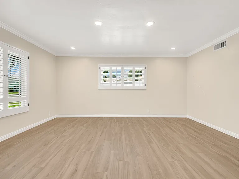 630 N Colfax St — Photo 7