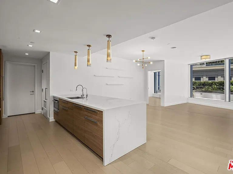 888 W East St #202 — Photo 11