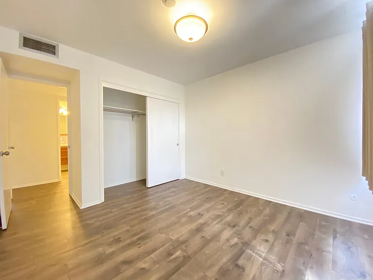 1515 Oak St #34 — Photo 15