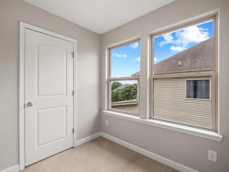1102 Achiever Cir — Photo 32