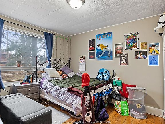 4th image of 554 Askin Ave