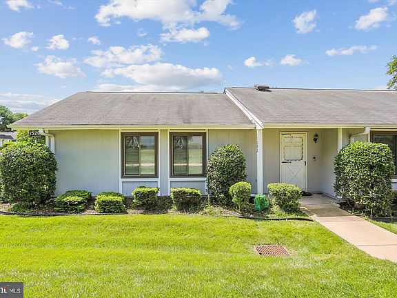 3rd image of 15202 Hyde Park Dr #36-B