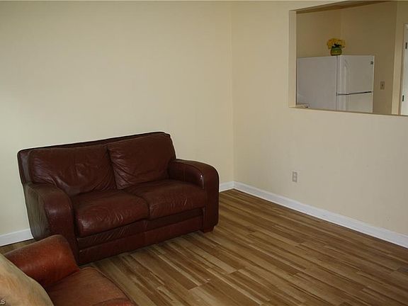 4th image of 2000 Glenside Dr