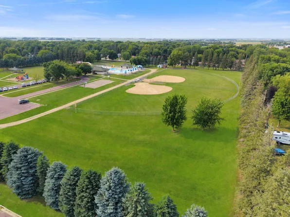 320 E Elm St, Tracy, MN 56175