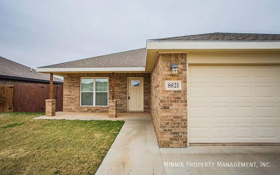 8621 10th Pl. — Photo 2