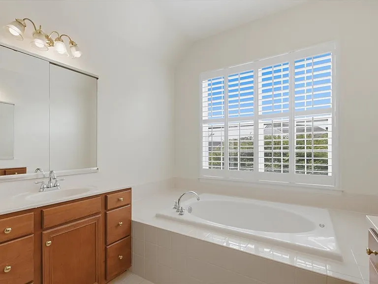 20242 Hidden Creek Ct — Photo 35