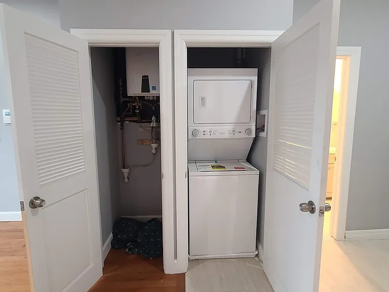 100 Griffith St #3R — Photo 18