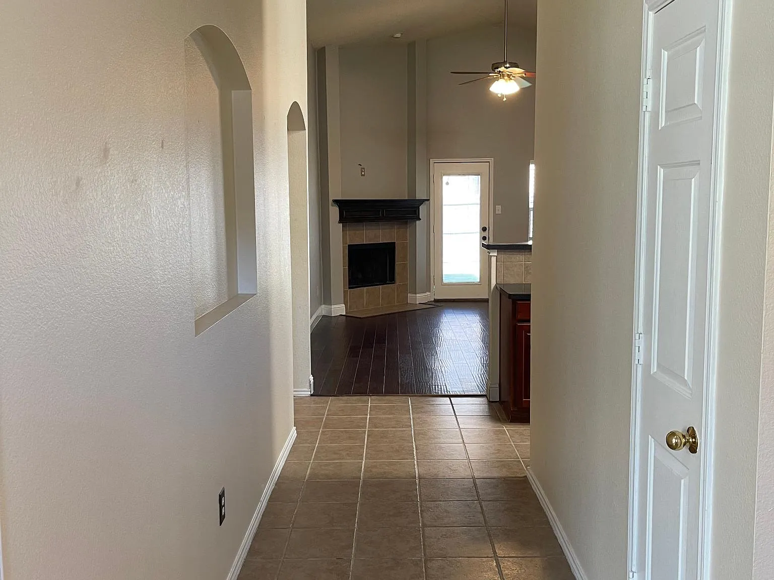 1937 Creek Crossing Dr — Photo 2