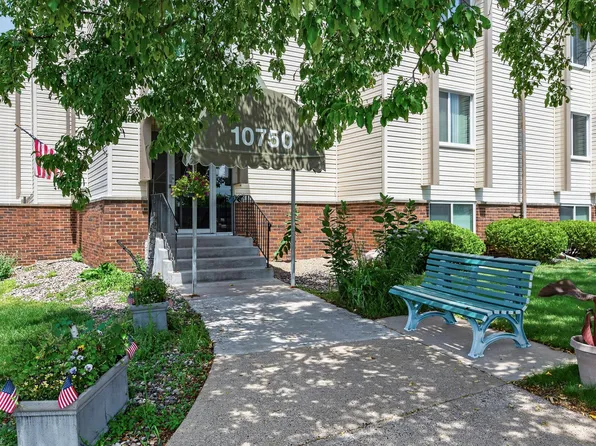 10750 Rockford Rd APT 101, Plymouth, MN 55442