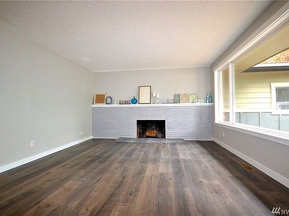 4th image of 3515 105th St NW