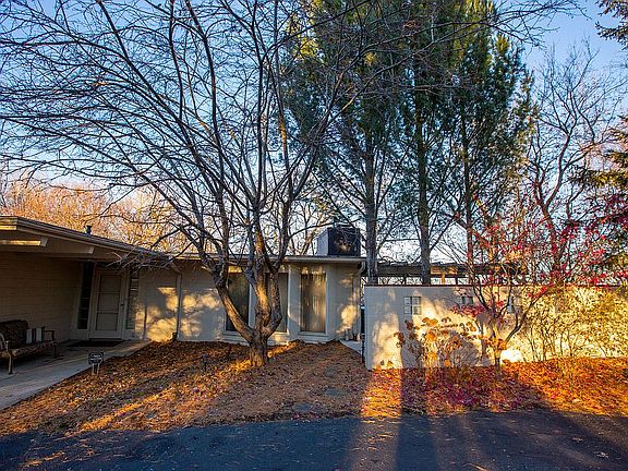 Decorative Privacy Wall