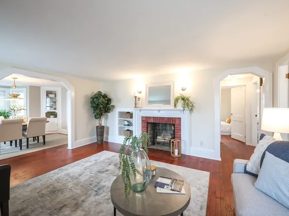 30 Webster St, Dartmouth, MA 02748