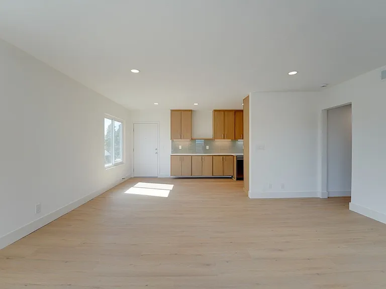 1102 Pacific Beach Dr — Photo 7