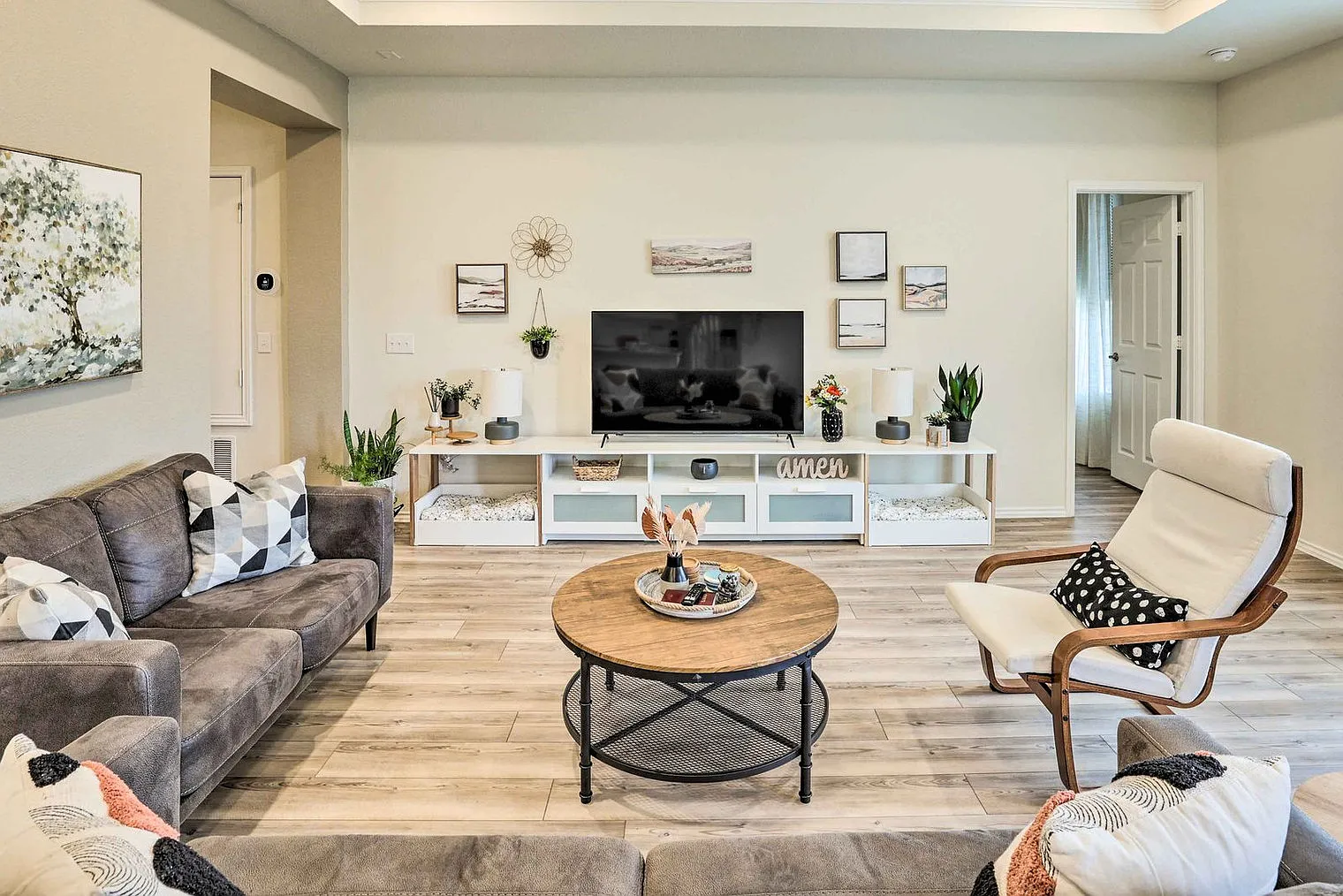 2 bed, 2.0 bath, 1399 sqft, $4,096 — Photo 1